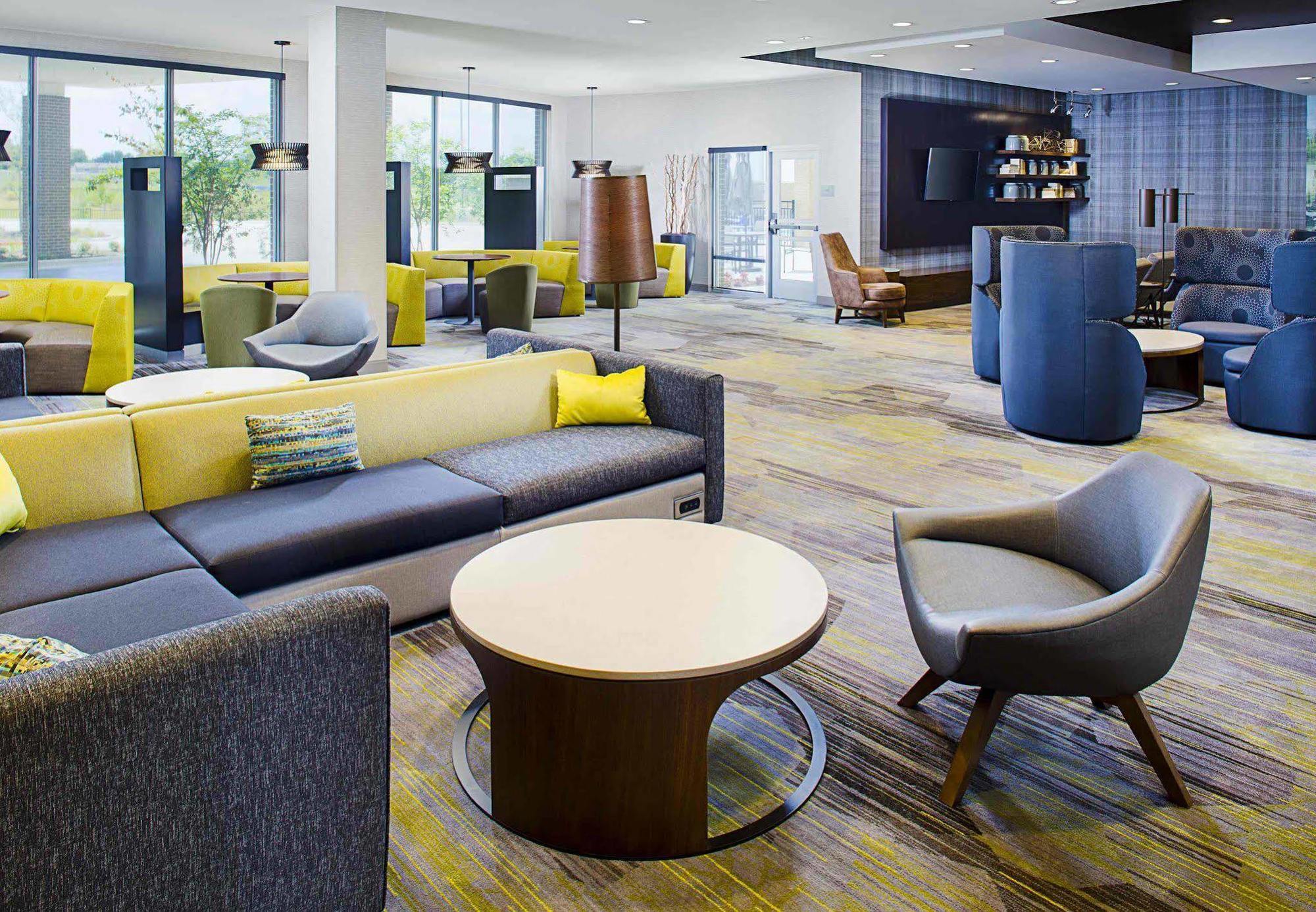 Courtyard By Marriott Dallas Carrollton And Carrollton Conference Center Exterior photo